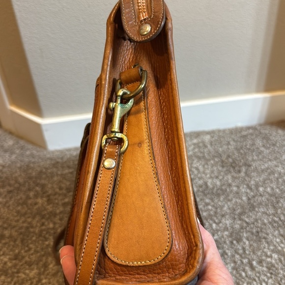 Vintage Dooney & Bourke AWL Shoulder Satchel Zipper British Tan Crossbody R21 - Picture 11 of 15